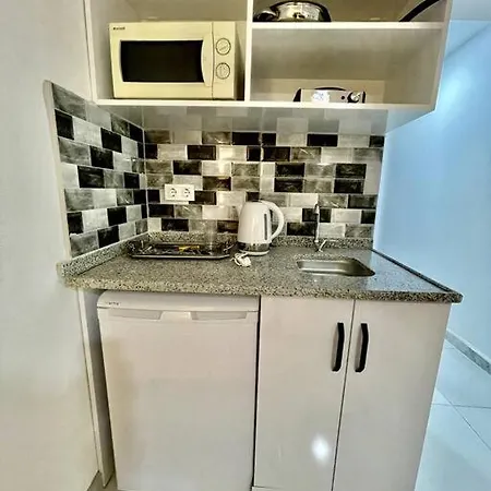 Cozy Midtown Studio In U4 Apartamento