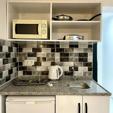 Cozy Midtown Studio In U4