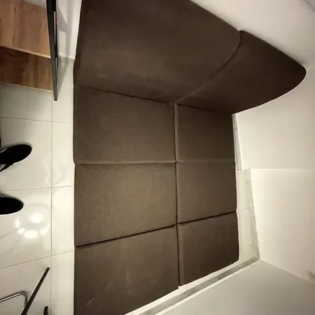 Cozy Midtown Studio In U4 Διαμέρισμα *